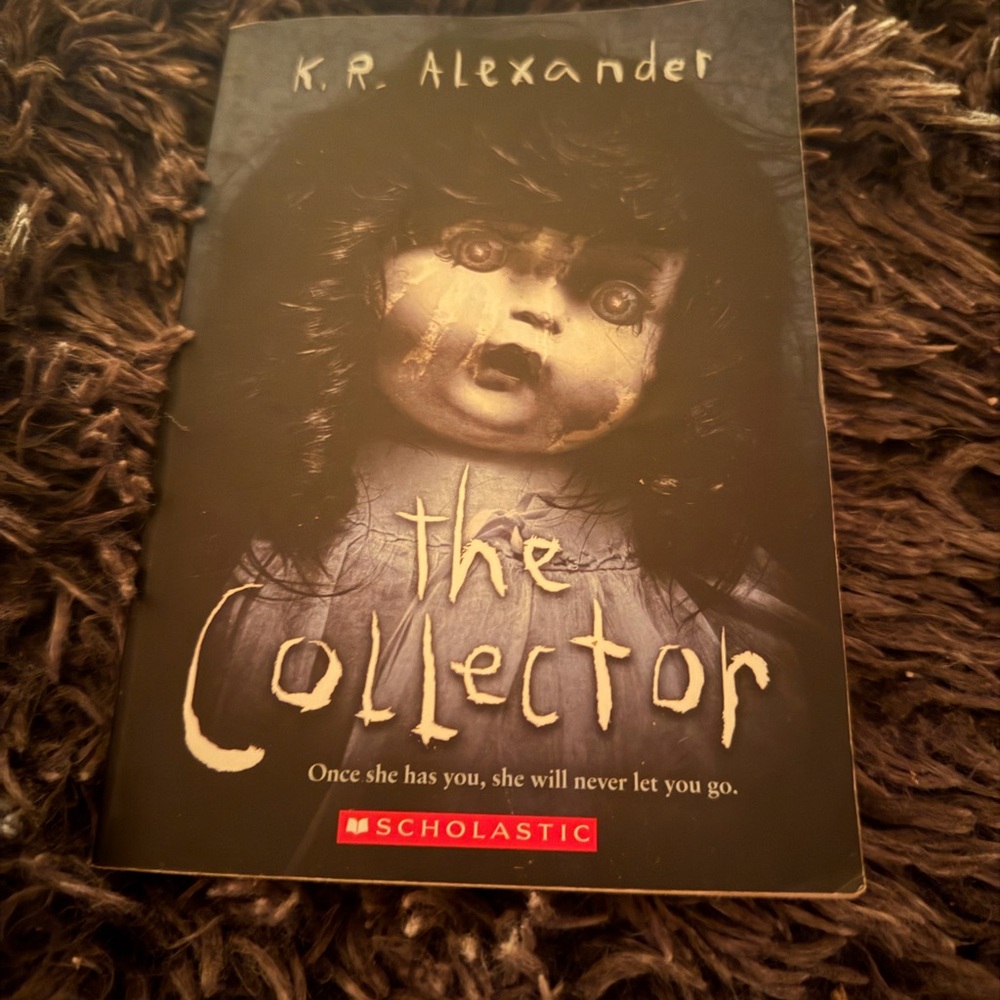 Scholastic The Collector — black and cream horror paperback